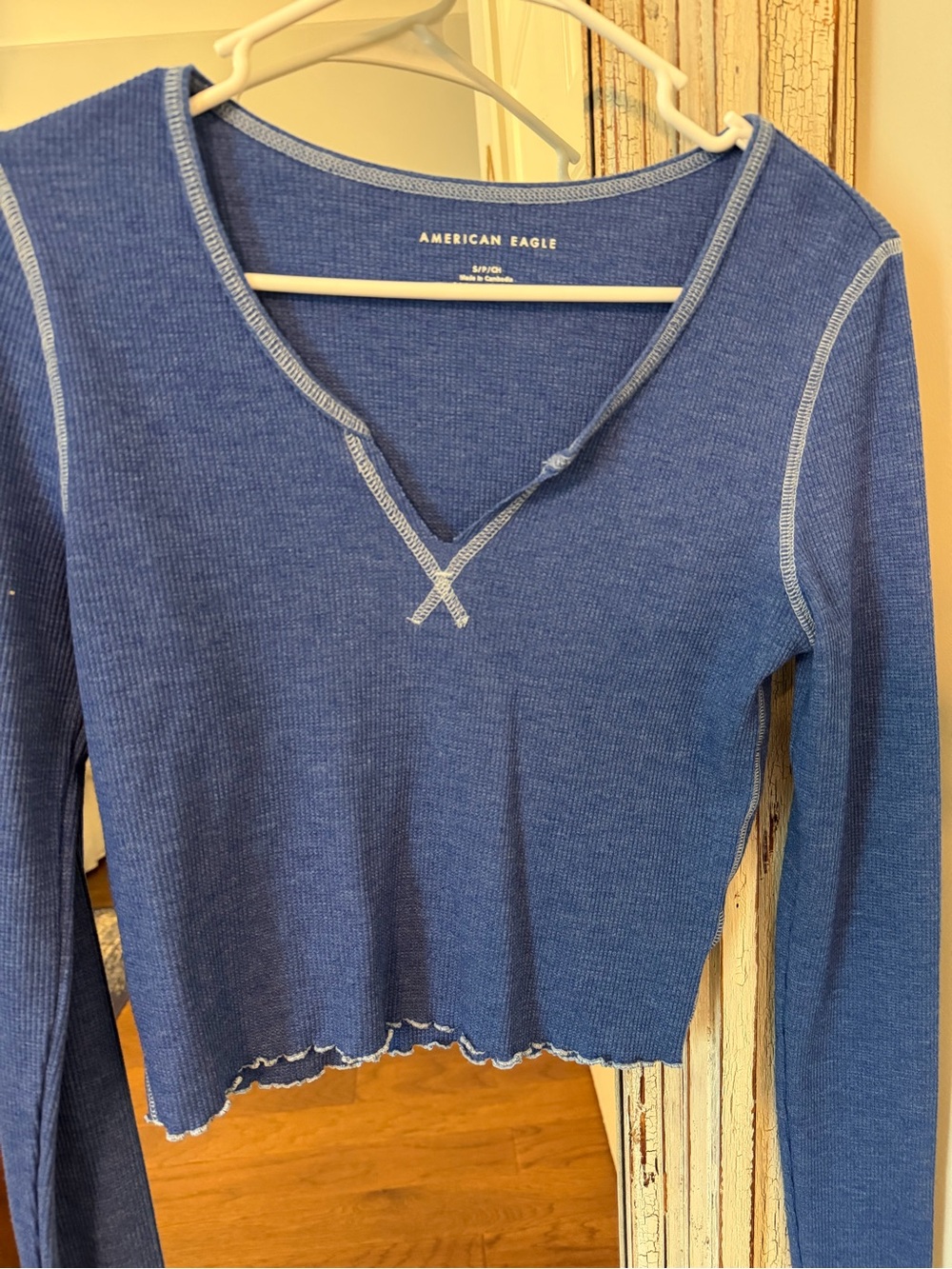 American Eagle Outfitters Blue Ribbed Long-Sleeve V-Neck Crop Top